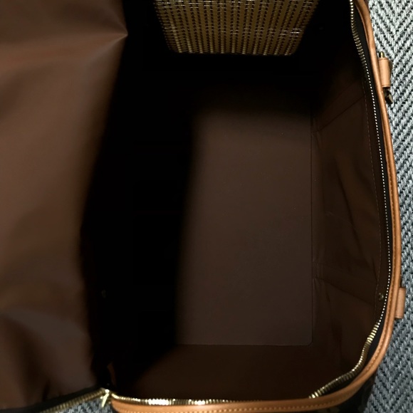 AUTH LV 40 SAC CHEIN NEVER USED STORED PERFECTLY. PURCHASED NEW BY ME! PRISTINE - Picture 3 of 8